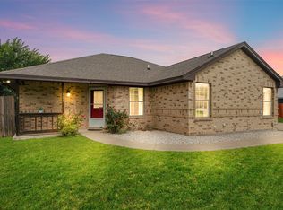 305 Ashwood St, Azle, TX 76020