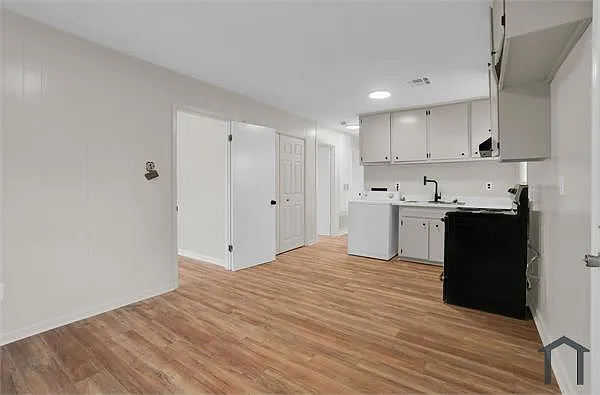 724 Golden Gate Dr — Photo 8