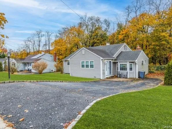 10 Grand Street, Smithtown, NY 11787