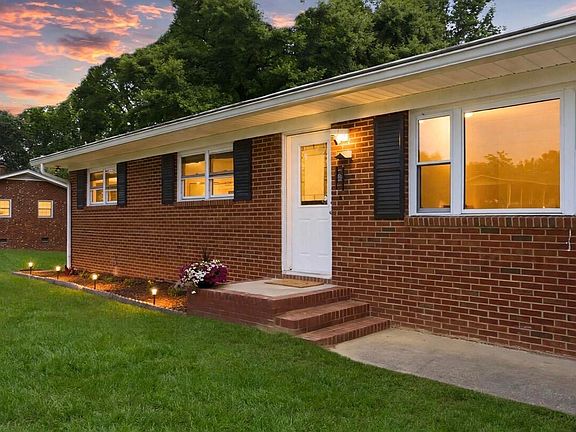 4th image of 2909 Belmont Cir