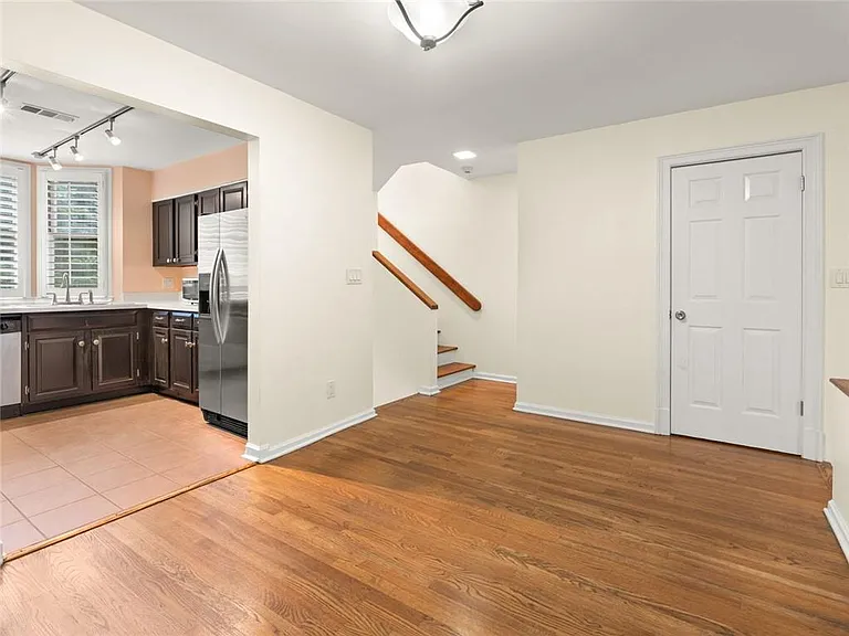 206 6th St NE #206 — Photo 4