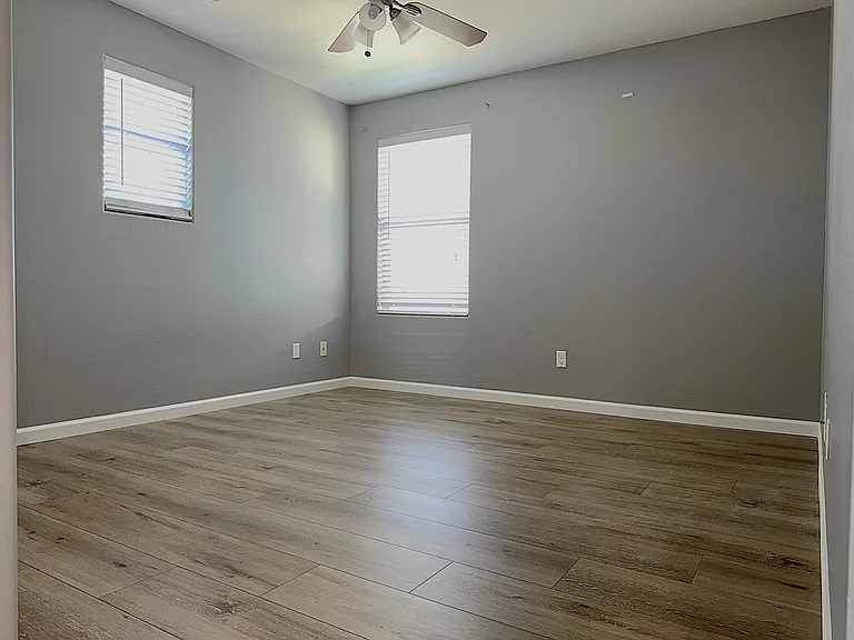 4056 E Devon Dr — Photo 4