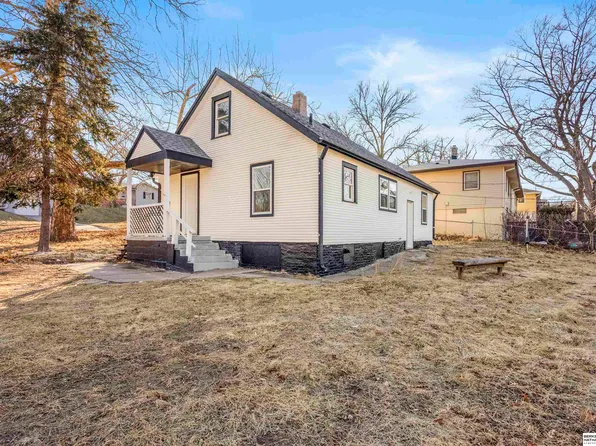 4502 Spring St, Omaha, NE 68106