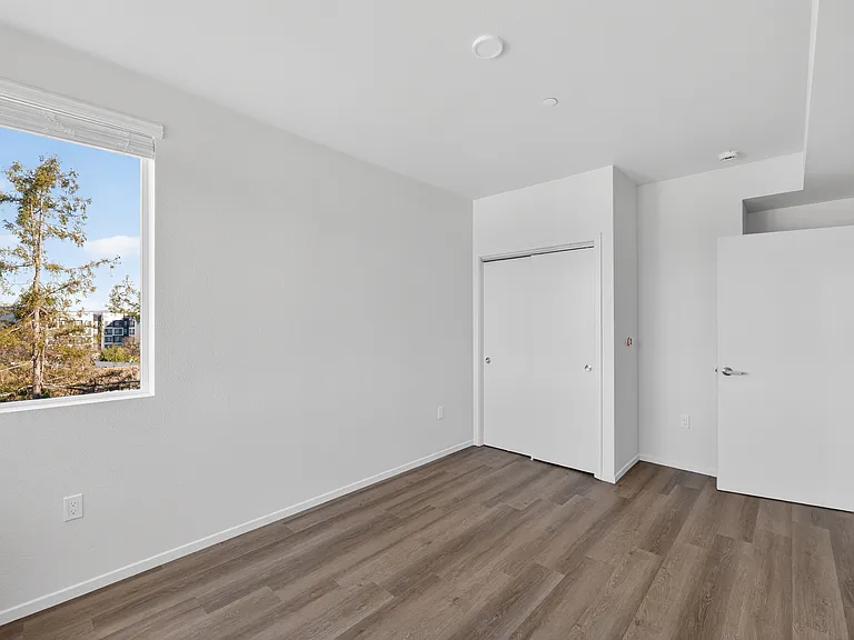 Dry Creek Crossing Apartments — Photo 38