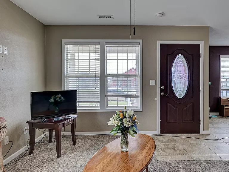 2121 Virginia Ave — Photo 5