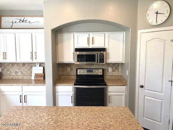 5th image of 713 E Baker Dr