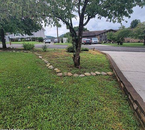 3rd image of 1310 Highland Park Dr