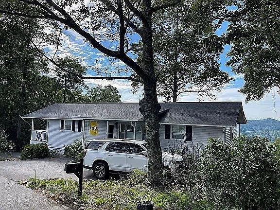 2nd image of 7 Lakeview Drive