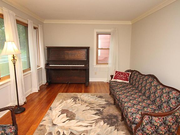 4th image of 5709 Foster Ave