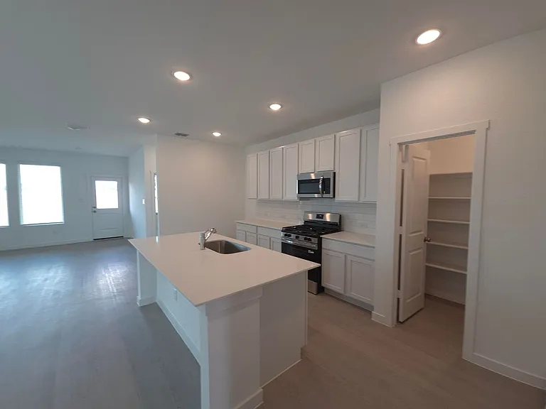 243 Juanita Way — Photo 9
