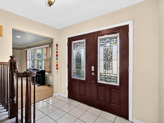 2nd image of 30 Hamilton Ln