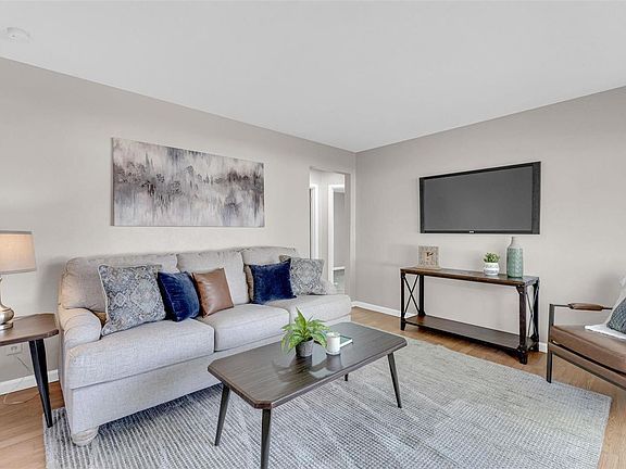 3rd image of 170 Saint Nicholas Ln