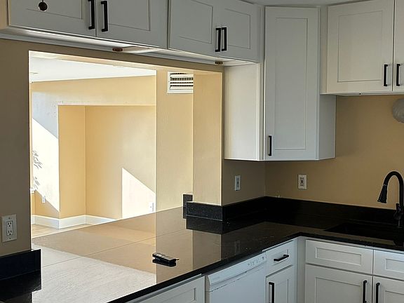 4th image of 2519 Gary Cir #2521