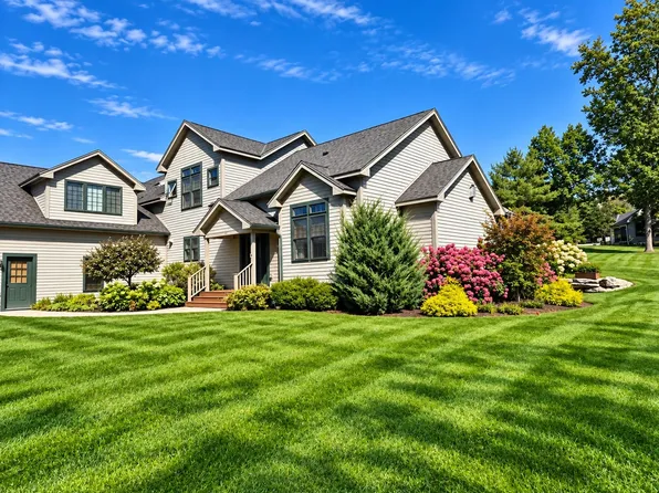 577 Mallard Ln, Lee, MA 01238