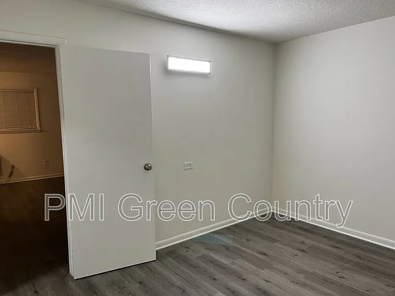 2540 E 7th St #2 — Photo 5