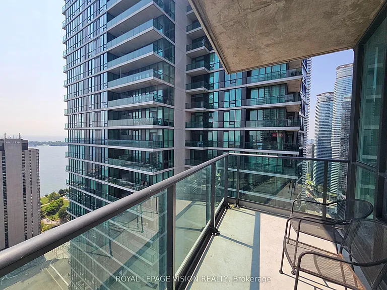 16 Harbour St #3810 — Photo 15