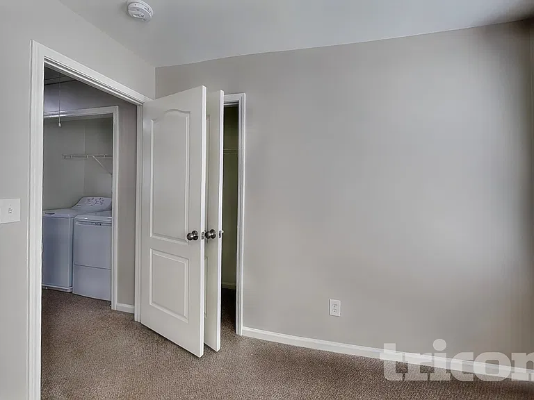 106 Newport Dr — Photo 13