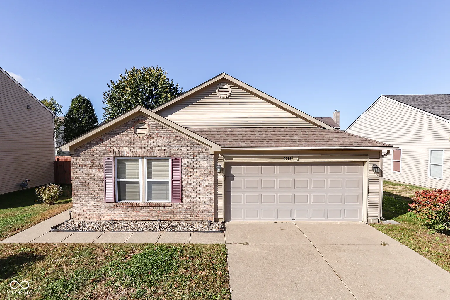 5712 Grassy Bank Dr photo 1