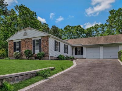14 Home Drive, Medford, NY, 11763