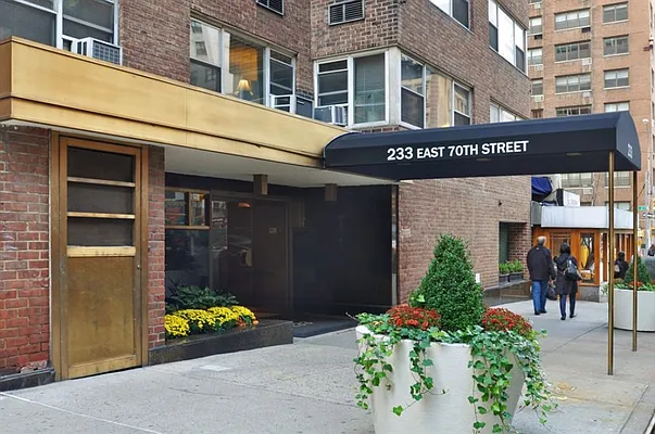 Sold by Corcoran | media 21