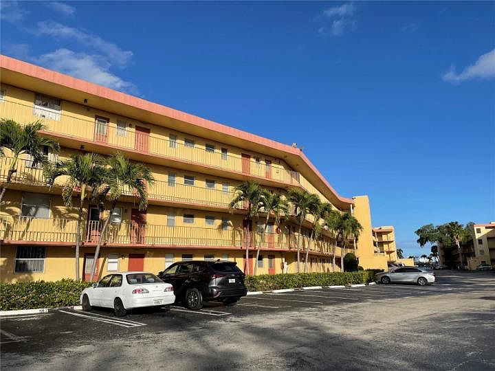 1st image of 443 NE 195th St APT 334