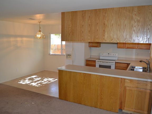 KITCHEN AREA FROM FAM RM