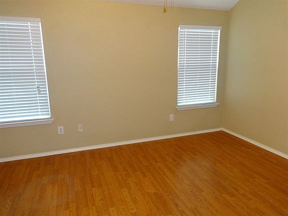 5th image of 1033 Stockton Dr