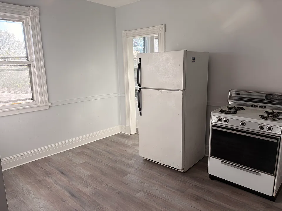 75 Pinehurst Ave #2E