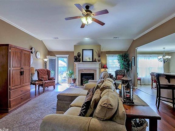 3rd image of 2219 Magna Carta Ln