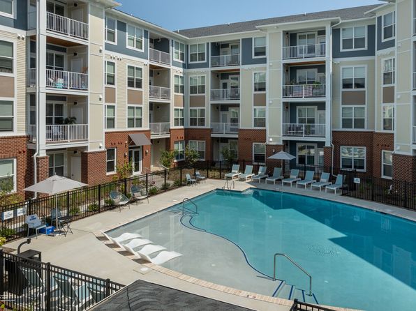 5101 Attain Centre Dr #211