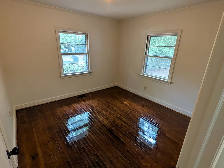 1504 Hyman Ave — Photo 3