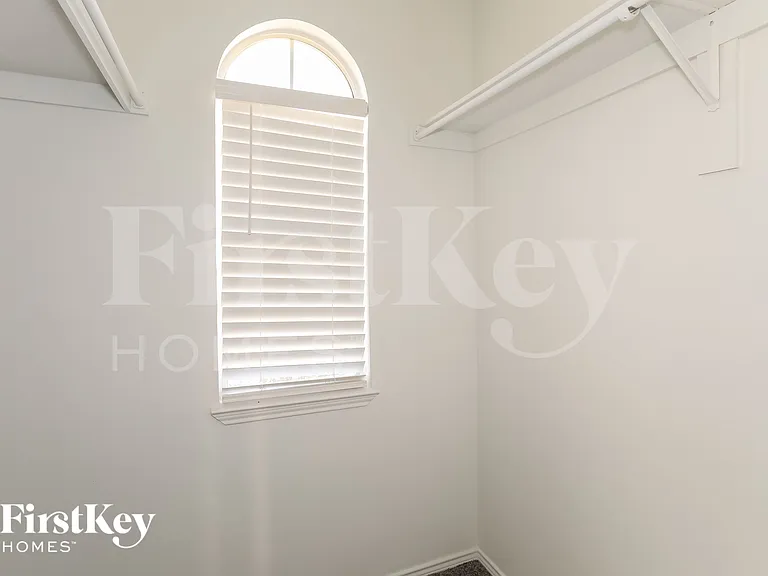 5210 Orlando Cir — Photo 10