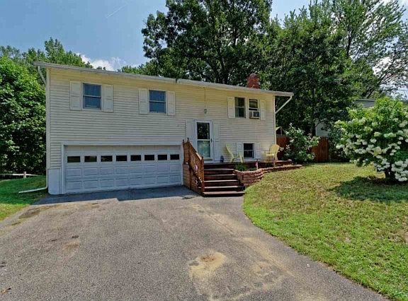 2nd image of 146 Hathorn Blvd