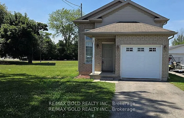 11 Rose Ave — Photo 1
