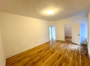 4902 21st St #3L, Long Island City, NY 11101