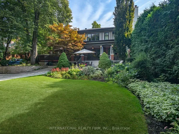 270 Indian Rd, Toronto, ON M6R 2X2