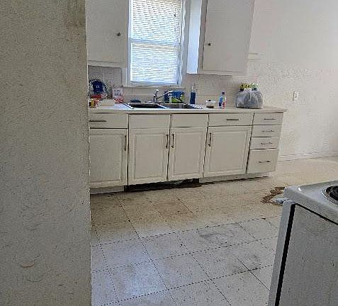 4th image of 19341 Blackstone St