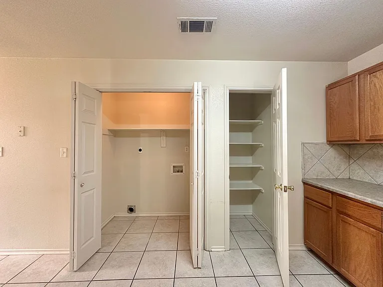 5003 John David Dr — Photo 8