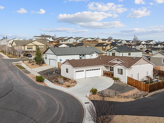 2nd image of 1332 NE Pippen Ct