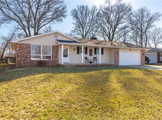 813 Park Hills Dr, Effingham, IL 62401