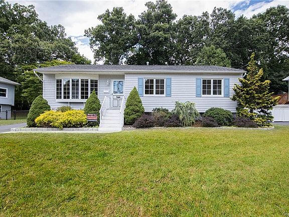 2nd image of 25 Fonda Dr