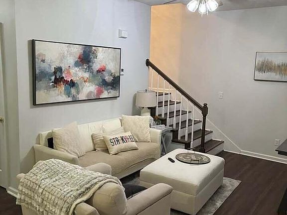 2nd image of 1306 Saint Andrews Ln