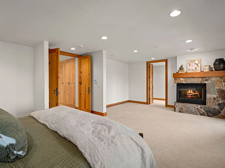 577 Eagle Dr — Photo 14