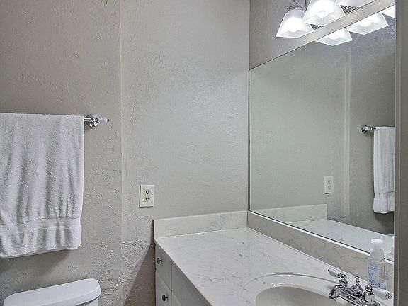 3rd image of 430 Blue Gray Cir