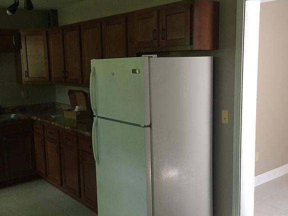 4th image of 340 Ellis Ave APT 2