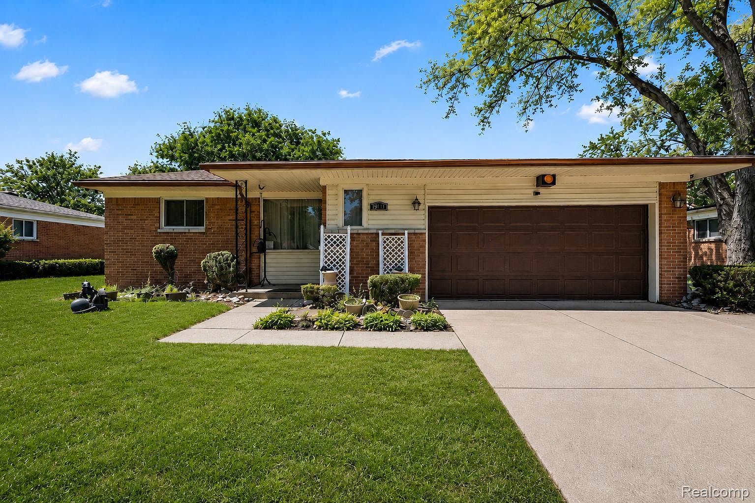 19079 Dorset St, Southfield, MI 48075