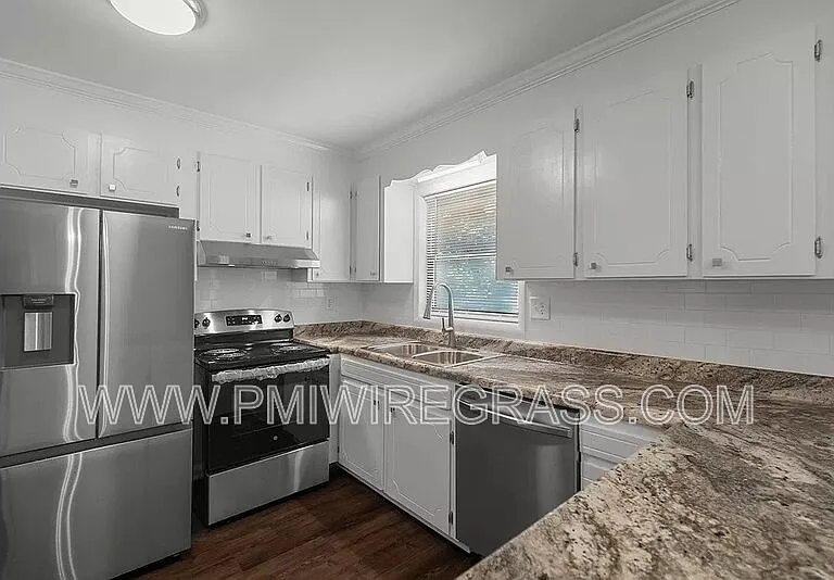 119 Sharon Ct — Photo 3