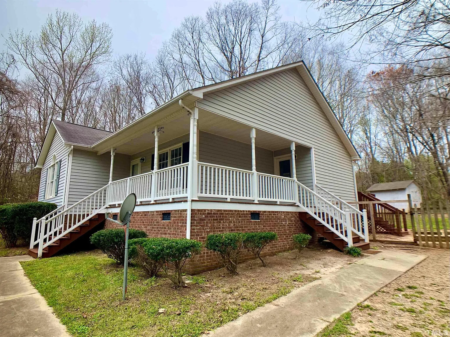 3 bed, 2.0 bath, 1300 sqft, $1,625 — Photo 2