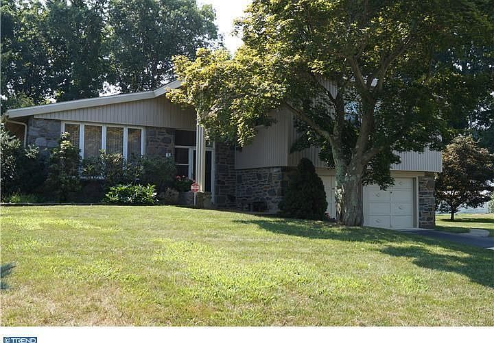 For Sale: 9 Dartmouth Ln, BROOMALL, PA 19008