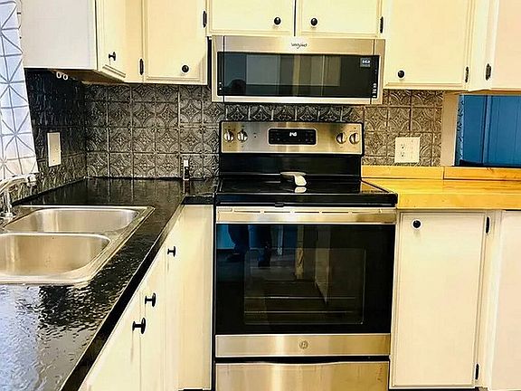 4th image of 5044 University Ave